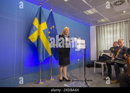 Magdalena Andersson le Premier ministre suédois s'entretient lors d'une conférence de presse avec les médias après la fin du sommet extraordinaire de 2 jours de l'UE sur l'Ukraine, l'énergie et la défense, s'accordant sur une sixième vague de sanctions contre la Russie et les exportations de pétrole russe avec des exemptions spéciales pour les pipelines vers la Hongrie. Le gouvernement suédois a officiellement demandé à rejoindre l'alliance militaire de l'OTAN après le conflit russe ukrainien. Réunion des 27 dirigeants de l'UE au Conseil européen de Bruxelles (Belgique) sur 31 mai 2022 (photo de Nicolas Economou/NurPhoto) Banque D'Images