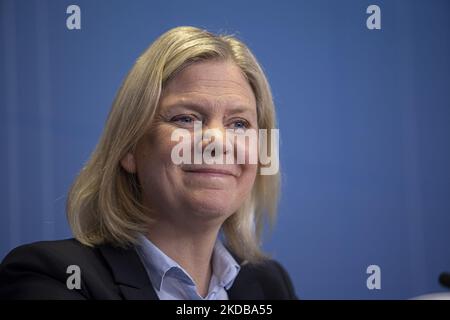 Magdalena Andersson le Premier ministre suédois s'entretient lors d'une conférence de presse avec les médias après la fin du sommet extraordinaire de 2 jours de l'UE sur l'Ukraine, l'énergie et la défense, s'accordant sur une sixième vague de sanctions contre la Russie et les exportations de pétrole russe avec des exemptions spéciales pour les pipelines vers la Hongrie. Le gouvernement suédois a officiellement demandé à rejoindre l'alliance militaire de l'OTAN après le conflit russe ukrainien. Réunion des 27 dirigeants de l'UE au Conseil européen de Bruxelles (Belgique) sur 31 mai 2022 (photo de Nicolas Economou/NurPhoto) Banque D'Images