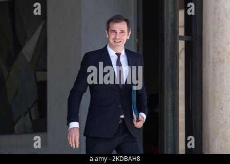 Ministre des relations avec le Parlement Olivier Veran à la sortie du Conseil des Ministres, Palais de l'Elysée, Paris, 1 juin 2022. (Photo par Andrea Savorani Neri/NurPhoto) Banque D'Images