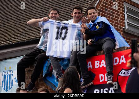 Les fans argentins sont très enthousiastes lors de la coupe des champions de l'UEFA, le Conmebol, Finalissima, entre l'Italie et l'Argentine, au stade Wembley, à Londres, le mercredi 1st juin 2022. (Photo de Federico Maranesi /MI News/NurPhoto) Banque D'Images