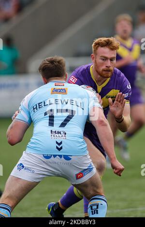 Alex Donaghy, de Newcastle Thunder, se présente à Ben Hellewell, de Featherstone Rovers, lors du match de championnat DE BETFRED entre Newcastle Thunder et Featherstone Rovers, à Kingston Park, à Newcastle, le jeudi 2nd juin 2022. (Photo de Chris Lishman/MI News/NurPhoto) Banque D'Images