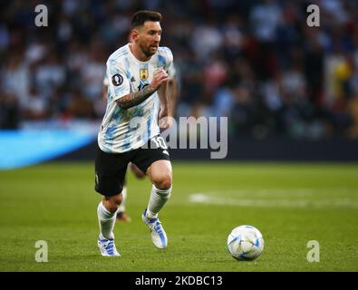 LONDRES, ANGLETERRE - JUIN 01:Lionel Messi de l'Argentine pendant Finalissima Conmebol - coupe des champions de l'UEFA entre l'Italie et l'Argentine au stade Wembley , Londres, Royaume-Uni 01st juin, 2022 (photo par action Foto Sport/NurPhoto) Banque D'Images