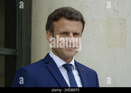 Le président français Emmanuel Macron attend l'arrivée du président de la Commission européenne Ursula von der Leyen pour son déjeuner de travail à l'Elysée - 3 juin 2022, Paris (photo de Daniel Pier/NurPhoto) Banque D'Images