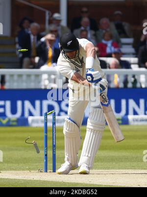 Kyle Jamieson de Nouvelle-Zélande est enjampé par le Stuart Broad d'Angleterre (Notinghamshire) pendant LE TEST D'ASSURANCE SÉRIE 1st Test, jour 3, (jour 3 de 5) entre l'Angleterre contre la Nouvelle-Zélande au terrain de cricket de Lord's, Londres, le 04th juin 2022 (photo par action Foto Sport/Nurutphoto) Banque D'Images