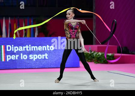 Viktoriia Onopriienko (UKR) lors de la coupe du monde de GYMNASTIQUE rythmique DE LA FIG 2022 sur 03 juin 2022 à l'arène Vitrifrigo de Pesaro, Italie (photo de Gianluca Ricci/LiveMedia/NurPhoto) Banque D'Images