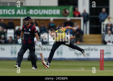 Brydon Carse de Durham Bowls lors du match de Blast Vitality T20 entre le Durham County Cricket Club et le Northamptonshire County Cricket Club au Seat unique Riverside, Chester le Street, le dimanche 5th juin 2022.(photo de Wwill Matthews /MI News/NurPhoto) Banque D'Images