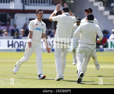 Trent Boult, de Nouvelle-Zélande, célèbre le cricket du pape Ollie d'Angleterre (Surrey) lors DU TEST D'ASSURANCE SÉRIE 1st Test, jour 3, (jour 3 de 5) entre l'Angleterre contre la Nouvelle-Zélande au terrain de cricket de Lord's, Londres, le 04th juin 2022 (photo par action Foto Sport/NurPhoto) Banque D'Images