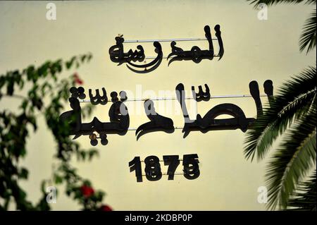 Les candidats qui retournent à l'école secondaire de sadykia à la Kasbah de Tunis pour passer leurs examens. "Cent trente-quatre mille neuf cent cinquante (134 950) candidats se préparent à passer les examens de la session principale du baccalauréat en 2022, Ce qui commence sur 8 juin 2022 », a déclaré mercredi le directeur général des examens au ministère de l'éducation, rappelant les efforts déployés par le ministère de l'éducation pour organiser avec succès le bac 2022 . (Photo de Yassine Mahjoub/NurPhoto) Banque D'Images