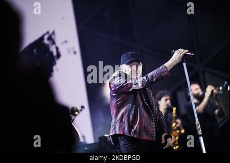 Vasco Rossi pendant le concert de musique de la chanteuse italienne Vasco Rossi - visite en direct 2022 sur 07 juin 2022 au stade Diego Armando Maradona à Naples, Italie (photo d'Alfonso Maria Salsano/LiveMedia/NurPhoto) Banque D'Images