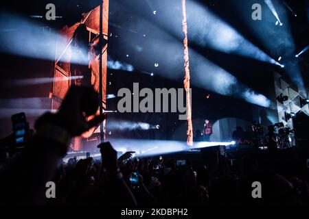 Vasco Rossi pendant le concert de musique de la chanteuse italienne Vasco Rossi - visite en direct 2022 sur 07 juin 2022 au stade Diego Armando Maradona à Naples, Italie (photo d'Alfonso Maria Salsano/LiveMedia/NurPhoto) Banque D'Images