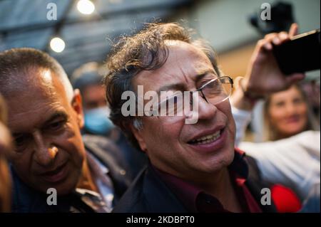 Le candidat présidentiel Gustavo Petro pour l'alliance politique 'Pacto Historico' rencontre des communautés et des représentants de personnes handicapées à Bogota, Colombie, 8 juin 2022. La Colombie aura ses redans présidentielles sur 19 juin 2022. (Photo par Sebastian Barros/NurPhoto) Banque D'Images