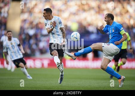 Giorgio Chiellini (Juventus FC) d'Italie et Angel Di Maria (Paris Saint-Germain) d'Argentine se disputent le ballon lors du match Finalissima 2022 entre l'Argentine et l'Italie au stade Wembley sur 1 juin 2022 à Londres, en Angleterre. (Photo de Jose Breton/Pics action/NurPhoto) Banque D'Images