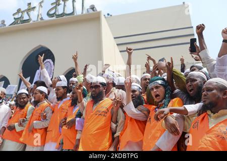 Manifestation de dévot musulmane bangladaise contre le prophète insultant Muhammad par le chef indien du BJP, après un front de jummah de la mosquée Baitul Mukarram à Dhaka, au Bangladesh, sur 10 juin 2022. (Photo de Kazi Salahuddin Razu/NurPhoto) Banque D'Images