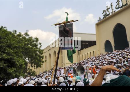 Manifestation de dévot musulmane bangladaise contre le prophète insultant Muhammad par le chef indien du BJP, après un front de jummah de la mosquée Baitul Mukarram à Dhaka, au Bangladesh, sur 10 juin 2022. (Photo de Kazi Salahuddin Razu/NurPhoto) Banque D'Images