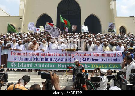 Manifestation de dévot musulmane bangladaise contre le prophète insultant Muhammad par le chef indien du BJP, après un front de jummah de la mosquée Baitul Mukarram à Dhaka, au Bangladesh, sur 10 juin 2022. (Photo de Kazi Salahuddin Razu/NurPhoto) Banque D'Images