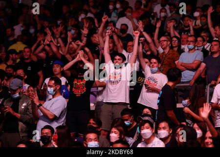 Les fans applaudissent lors de l'événement UFC 275 au stade intérieur de Singapour sur 12 juin 2022 à Singapour. (Photo de Suhaimi Abdullah/NurPhoto) Banque D'Images