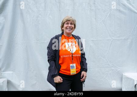 WASHINGTON, DC - JUIN 11: Randi Weingarten à la Marche pour nos vies 2022 sur 11 juin 2022 à Washington, DC. Randi Weingarten est président de la Fédération américaine des enseignants et chef de file du travail à vie. Randi a activement lutté pour la législation sur la prévention de la violence par les armes à feu afin de protéger les élèves et les enseignants dans les écoles. « Des milliers de personnes, sous la pluie et les T-shirts, se sont déversés à Washington samedi pour se rallier à l’épidémie nationale de violence par les armes à feu et pour exiger que le Congrès prenne des mesures pour y mettre fin. Ils se sont rassemblés un matin gris sur le Mall pour rejoindre le rallye organisé en mars Banque D'Images