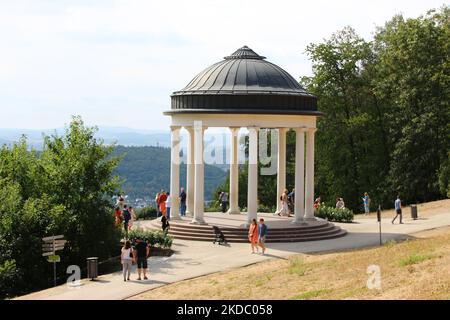 Pavillon au point de vue neaby le monument Niederwalddenkmal à Ruedesheim am Rhein, Allemagne, Banque D'Images