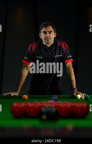 Joueur de snooker professionnel anglais et actuel numéro 1 mondial et sept fois champion du monde, Ronnie O'Sullivan pose pour un portrait à l'Académie Ronnie O'Sullivan Snooker sur 13 juin 2022 à Singapour. Ronnie O’Sullivan, surnommée « la fusée », est à Singapour pour célébrer le lancement de la Ronnie O’Sullivan Snooker Academy (Rossa). Rossa a été ouvert à la fin de 2021, dans le cadre de la volonté d'O'Sullivan de débassier un champion du monde en Asie, car il a vu une croissance du jeu dans la région. (Photo de Suhaimi Abdullah/NurPhoto) Banque D'Images