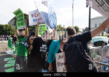 Les contre-manifestants ont fait une manifestation sur les droits à l'avortement à Washington, D.C., sur 13 juin 2022. (Photo de Bryan Olin Dozier/NurPhoto) Banque D'Images