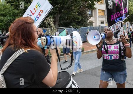 Les contre-manifestants ont fait une manifestation sur les droits à l'avortement à Washington, D.C., sur 13 juin 2022. (Photo de Bryan Olin Dozier/NurPhoto) Banque D'Images