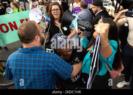 Les contre-manifestants ont fait une manifestation sur les droits à l'avortement à Washington, D.C., sur 13 juin 2022. (Photo de Bryan Olin Dozier/NurPhoto) Banque D'Images