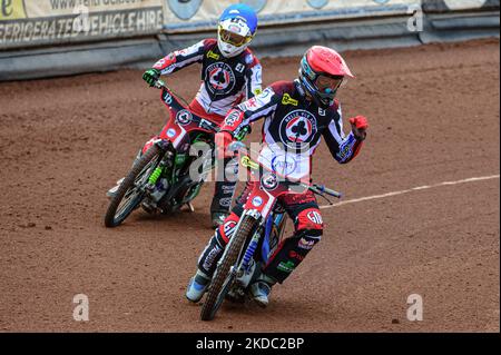 MANCHESTER, ROYAUME-UNI. 13THMatej JUIN Zagar célèbre sa victoire lors du match SGB Premiership entre Belle vue Aces et WolverhamptoWolves au National Speedway Stadium, Manchester, le lundi 13th juin 2022. (Photo de Ian Charles/MI News/NurPhoto) Banque D'Images