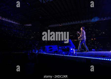 Cesare Cremonini en concert au Stadio Giuseppe Meazza à San Siro à Milan, Italie, sur 13 juin 2022. (Photo par Mairo Cinquetti/NurPhoto) Banque D'Images