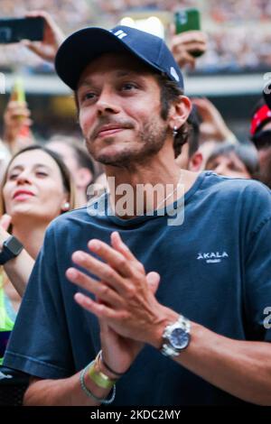 Valentino Rossi est vu au concert de Cesare Cremonini au Stadio Giuseppe Meazza à San Siro, à Milan, en Italie, sur 13 juin 2022. (Photo par Mairo Cinquetti/NurPhoto) Banque D'Images