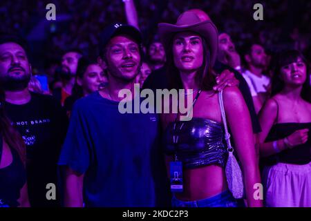 Valentino Rossi est vu au concert de Cesare Cremonini au Stadio Giuseppe Meazza à San Siro, à Milan, en Italie, sur 13 juin 2022. (Photo par Mairo Cinquetti/NurPhoto) Banque D'Images