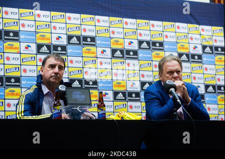 La fédération colombienne de football équipe de football dévoile son nouvel entraîneur en remplacement de Reinaldo Rueda dans une conférence de presse avec le nouvel entraîneur Nestor Lorenzo présenté par le président de l'équipe colombienne de football Ramon Jesurun à Bogota, Colombie 14 juin 2022. (Photo par Sebastian Barros/NurPhoto) Banque D'Images