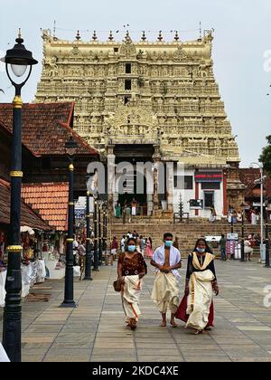 Le temple historique de Sree Padmanabhaswamy à Thiruvananthapuram (Trivandrum), Kerala, en Inde, sur 10 mai 2022. Le temple qui a plus de 260 ans est récemment entré en vedette après que des pièces d'or et des pierres précieuses d'une valeur de 500 milliards de roupies (USD 11,2 milliards) ont été trouvées dans ses voûtes. Cinq voûtes du temple ont été ouvertes, produisant d'énormes quantités de bijoux en or et en argent, de pièces de monnaie et de pierres précieuses. Après la découverte de Kerala, la police a pris le contrôle de la sécurité du personnel du temple. (Photo de Creative Touch Imaging Ltd./NurPhoto) Banque D'Images