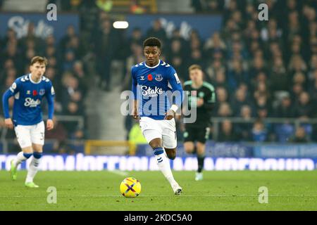 Everton, Royaume-Uni. 05th novembre 2022. Alex Iwhi d'Everton en action. Premier League Match, Everton v Leicester City à Goodison Park à Liverpool le samedi 5th novembre 2022. Cette image ne peut être utilisée qu'à des fins éditoriales. Utilisation éditoriale uniquement, licence requise pour une utilisation commerciale. Aucune utilisation dans les Paris, les jeux ou les publications d'un seul club/ligue/joueur. photo par Chris Stading/Andrew Orchard sports Photography/Alamy Live News crédit: Andrew Orchard sports Photography/Alamy Live News Banque D'Images