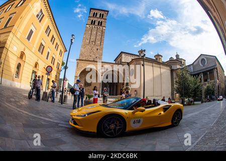 La course traditionnelle qui traverse l'Italie avec des voitures d'époque, la MilleMiglia passe par la ville de Rieti. À Rieti, le 16 juin 2022. (Photo de Riccardo Fabi/NurPhoto) Banque D'Images