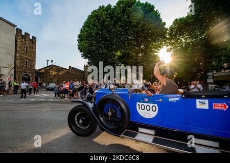 La course traditionnelle qui traverse l'Italie avec des voitures d'époque, la MilleMiglia passe par la ville de Rieti. À Rieti, le 16 juin 2022. (Photo de Riccardo Fabi/NurPhoto) Banque D'Images