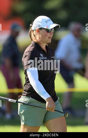 Jennifer Kupcho, de Westminster, Colorado, marche sur le green 18th lors de la première partie du tournoi de golf classique Meijer LPGA au Blythefield Country Club à Belmont, MI, USA jeudi, 16 juin 2022. (Photo par Amy Lemus/NurPhoto) Banque D'Images