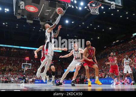 APPAREIL PHOTO NUMÉRIQUE OLYMPUS pendant le basket italien A Serie Championship Game 6 final - AX Armani Exchange Milano vs Virtus Segafredo Bologna on 18 juin 2022 au Forum de Mediolanum à Milan, Italie (photo de Savino Paolella/LiveMedia/NurPhoto) Banque D'Images