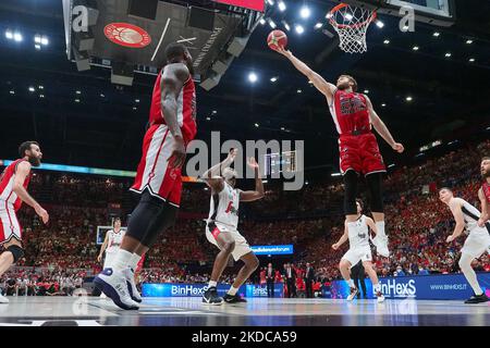 APPAREIL PHOTO NUMÉRIQUE OLYMPUS pendant le basket italien A Serie Championship Game 6 final - AX Armani Exchange Milano vs Virtus Segafredo Bologna on 18 juin 2022 au Forum de Mediolanum à Milan, Italie (photo de Savino Paolella/LiveMedia/NurPhoto) Banque D'Images