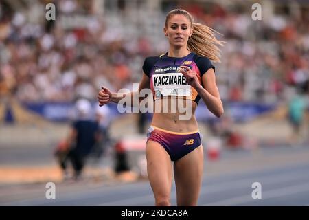 Natalia Kaczmarek, de Pologne, est en compétition avec des femmes de 400 mètres lors de la Ligue des diamants de la Wanda de l'IAAF : rencontre du Paris au Stade Charlety sur 18 juin 2022 à Paris, France (photo de Michele Maraviglia/NurPhoto) Banque D'Images