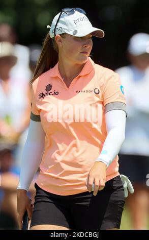 Jennifer Kupcho, de Westminster, Colorado, marche sur le green 3rd lors de la dernière partie du tournoi de golf Meijer LPGA Classic au Blythefield Country Club à Belmont, MI, États-Unis, dimanche, 19 juin 2022. (Photo par Amy Lemus/NurPhoto) Banque D'Images