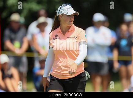 Jennifer Kupcho, de Westminster, Colorado, marche sur le troisième green lors de la dernière partie du tournoi de golf Meijer LPGA Classic au Blythefield Country Club à Belmont, MI, États-Unis, dimanche, 19 juin 2022. (Photo par Amy Lemus/NurPhoto) Banque D'Images