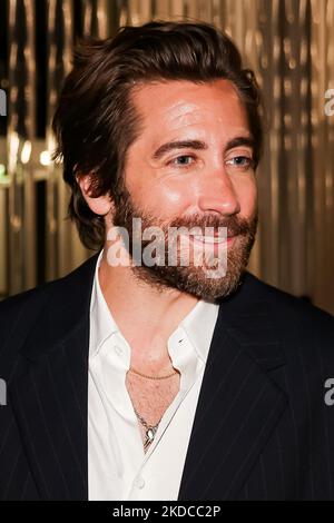 Jake Gyllenhaal arrive à la Fondazione Prada lors de la semaine de la mode masculine de Milan Printemps-été 2023 sur 19 juin 2022 à Milan, Italie. (Photo par Alessandro Bremec/NurPhoto) Banque D'Images