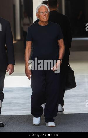 Giorgio Armani arrive au défilé de mode Emporio Armani lors de la semaine de mode de Milan S/S 2023 sur 18 juin 2022 à Milan, Italie. (Photo par Mairo Cinquetti/NurPhoto) Banque D'Images