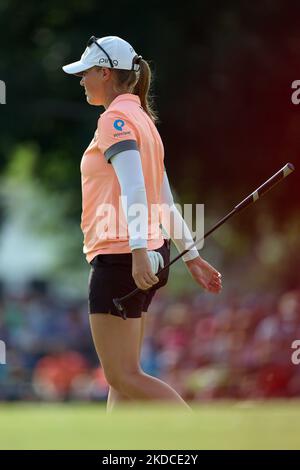 Jennifer Kupcho de Westminster, Colorado réagit après avoir mis sur le vert 18th lors d'un match de mort soudaine à la fin de la dernière partie du tournoi de golf classique Meijer LPGA au Blythefield Country Club de Belmont, MI, États-Unis, dimanche, 19 juin 2022. (Photo par Amy Lemus/NurPhoto) Banque D'Images