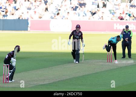 Chris Jordan de Surrey Bowls lors du match Blast Vitality T20 entre Surrey et Somerset au Kia, Oval, Londres, le mardi 21st juin 2022. (Photo de Juan Gasperini/MI News/NurPhoto) Banque D'Images