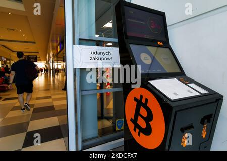 Bitcoin ATM à Cracovie, Pologne. 22 juin 2022. (Photo de Beata Zawrzel/NurPhoto) Banque D'Images