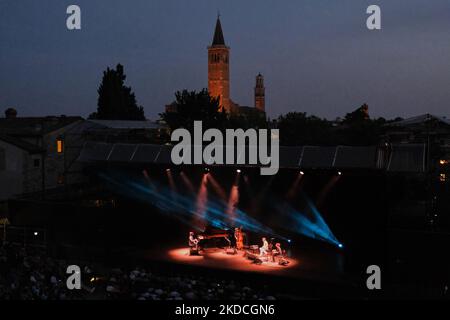 Paolo Fresu pendant le concert de musique de la chanteuse italienne Paolo Fresu – œFerlinghettiâ, sur 22 juin 2022 au Teatro Romano à Vérone, Italie (photo de Maria Cristina Napolitano/LiveMedia/NurPhoto) Banque D'Images