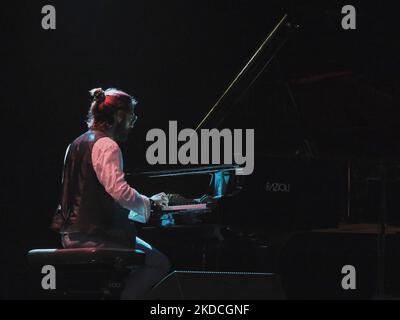 Dino Rubino pendant le concert musical de la chanteuse italienne Paolo Fresu – œFerlinghettiâ, sur 22 juin 2022 au Teatro Romano à Vérone, Italie (photo de Maria Cristina Napolitano/LiveMedia/NurPhoto) Banque D'Images