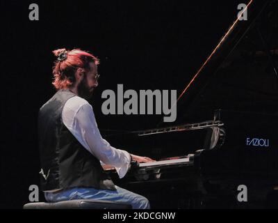 Dino Rubino pendant le concert musical de la chanteuse italienne Paolo Fresu – œFerlinghettiâ, sur 22 juin 2022 au Teatro Romano à Vérone, Italie (photo de Maria Cristina Napolitano/LiveMedia/NurPhoto) Banque D'Images