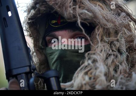 Des membres des Brigades de Saraya al-Qods, l'aile armée du mouvement palestinien du Jihad islamique, participent à un défilé militaire? À gaza, le 24 juin 2022 (photo de Majdi Fathi/NurPhoto) Banque D'Images